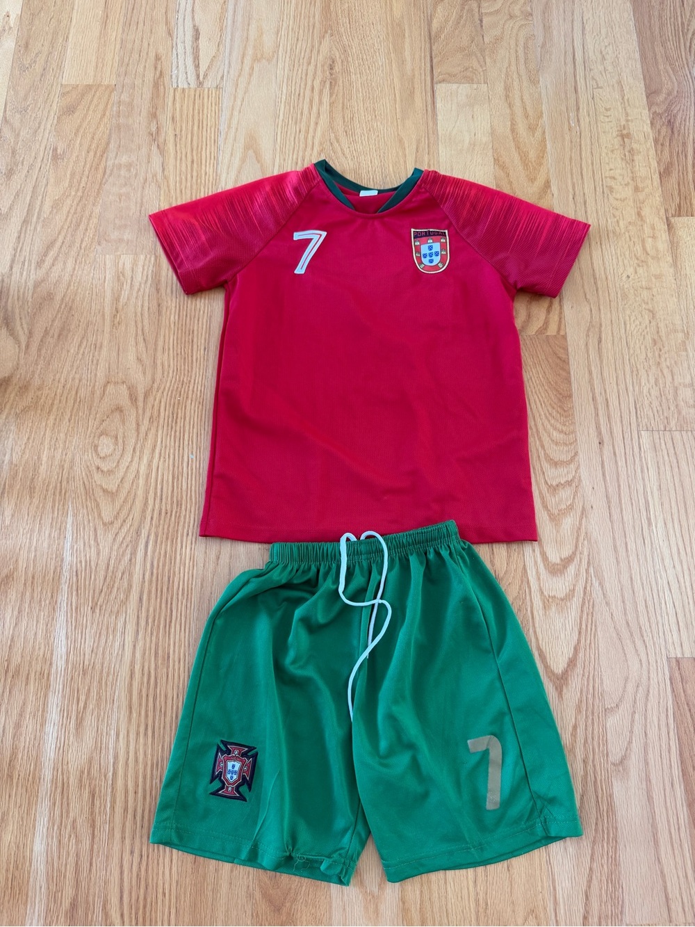 Ronaldo Kids Red & Green Soccer Jersey Set - Number 7